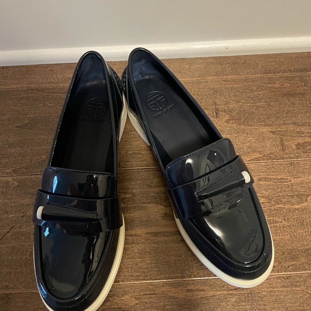 Tory Sport Navy Patent Leather Golf Shoes.  Size 8.